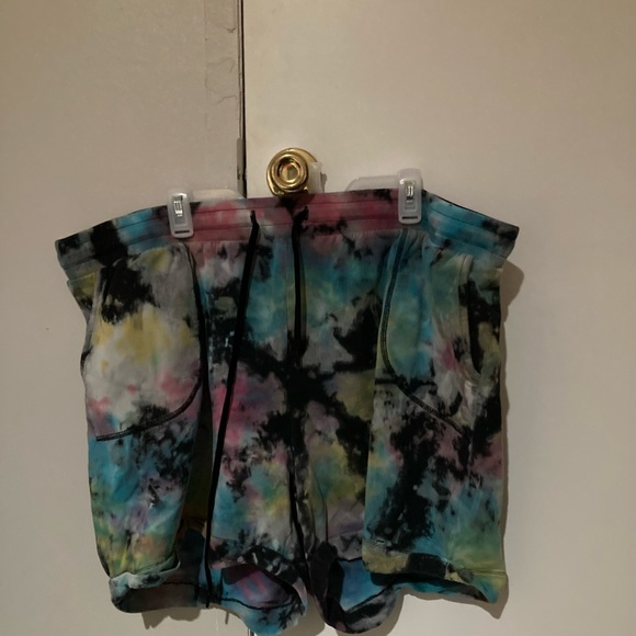 Womens torrid size 4 shorts very comfortable - Picture 2 of 2